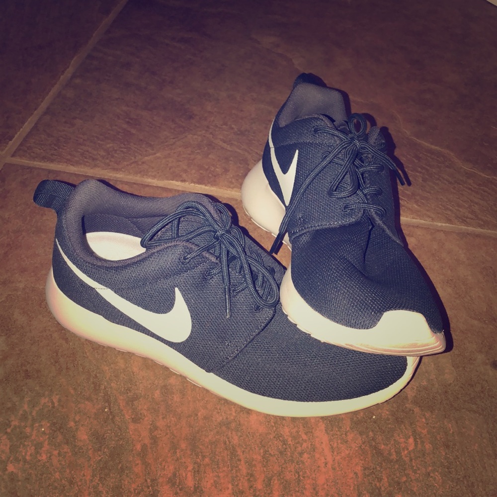 Navy Roshe Runs